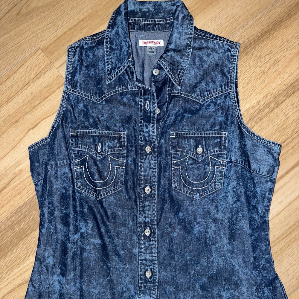 True Religion Sleeveless Button Up Denim Shirt Women’s Size M